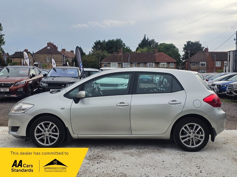 Toyota Auris 1.6 V-matic Tr Silver #4