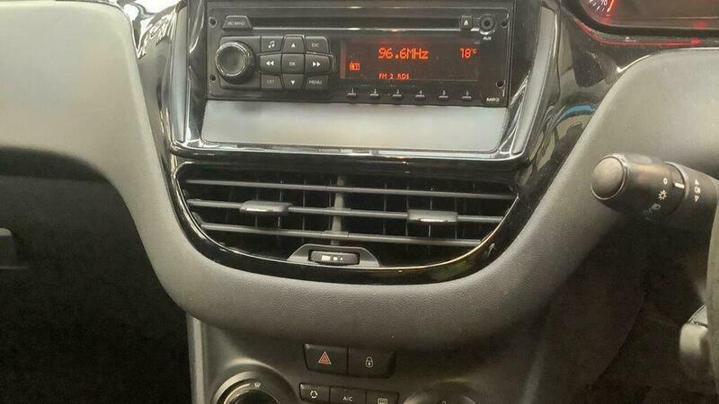 Peugeot 208 Active Silver #9