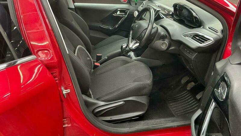 Peugeot 208 1.2 Puretech Tech Edition Red #3
