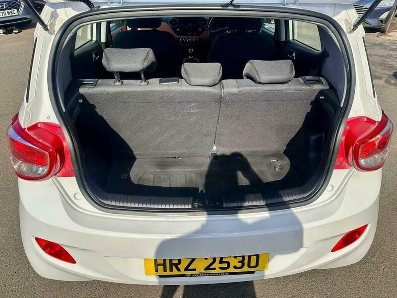 Hyundai I10 Hatchback White #17