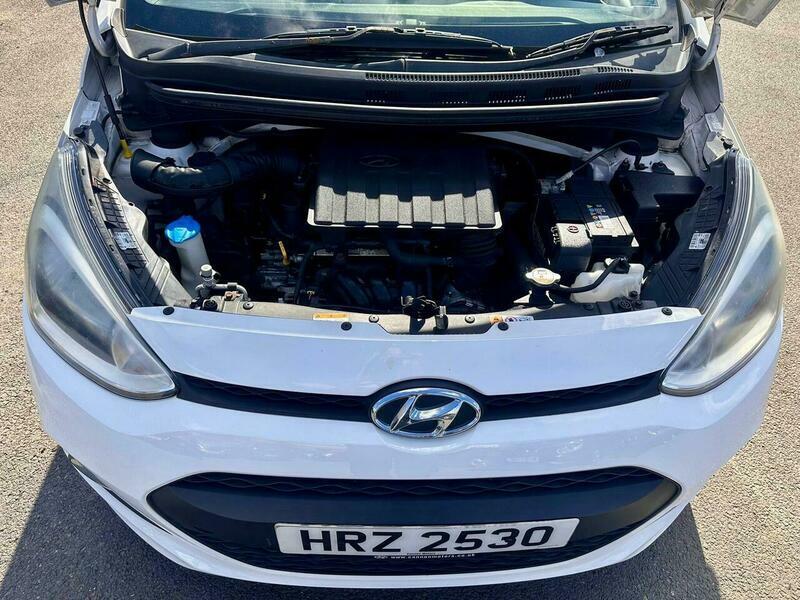 Hyundai I10 Hatchback White #15