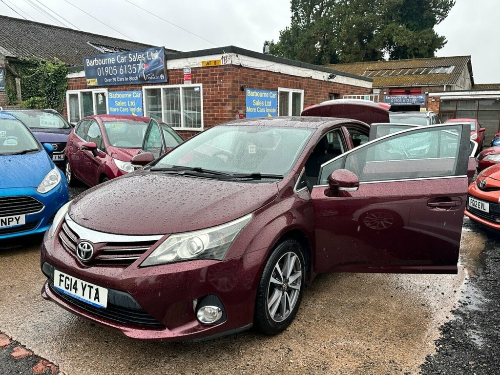 Toyota Avensis 2L Icon Red