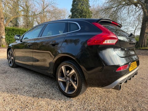 Volvo V40 2016 16 2.0 Black #4