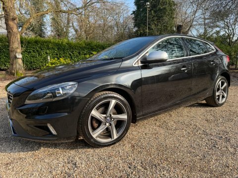 Volvo V40 2016 16 2.0 Black #3