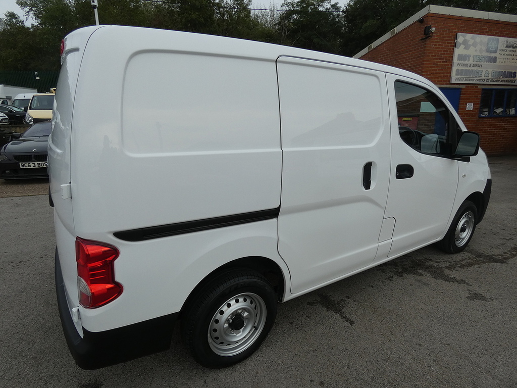 Nissan NV200 Panel Van White #14