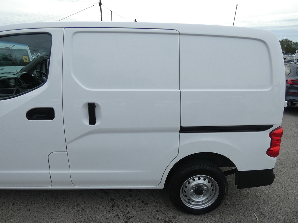 Nissan NV200 Panel Van White #12