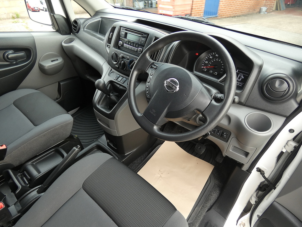 Nissan NV200 Panel Van White #16