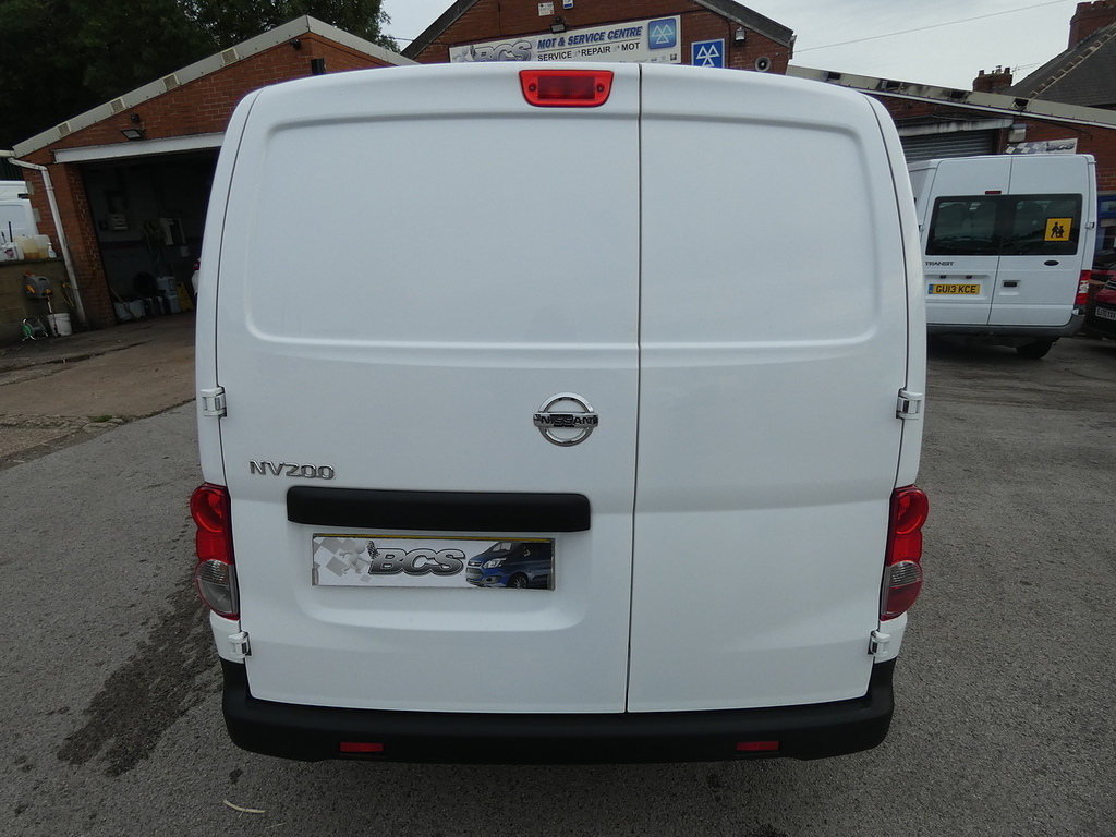 Nissan NV200 Panel Van White #13