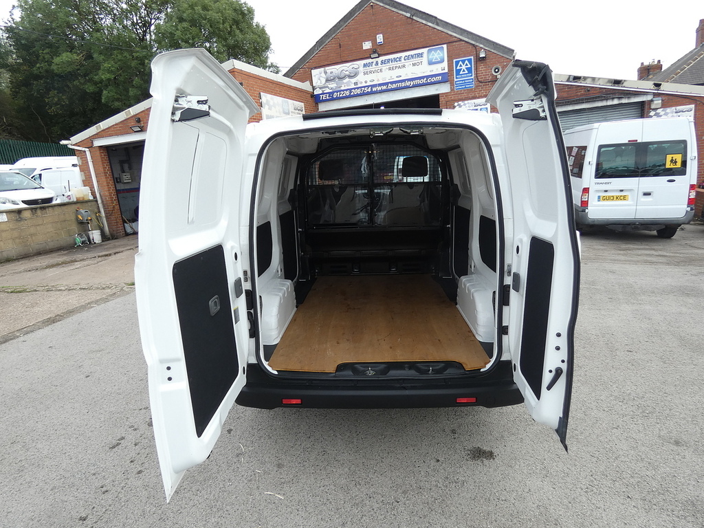 Nissan NV200 Panel Van White #26