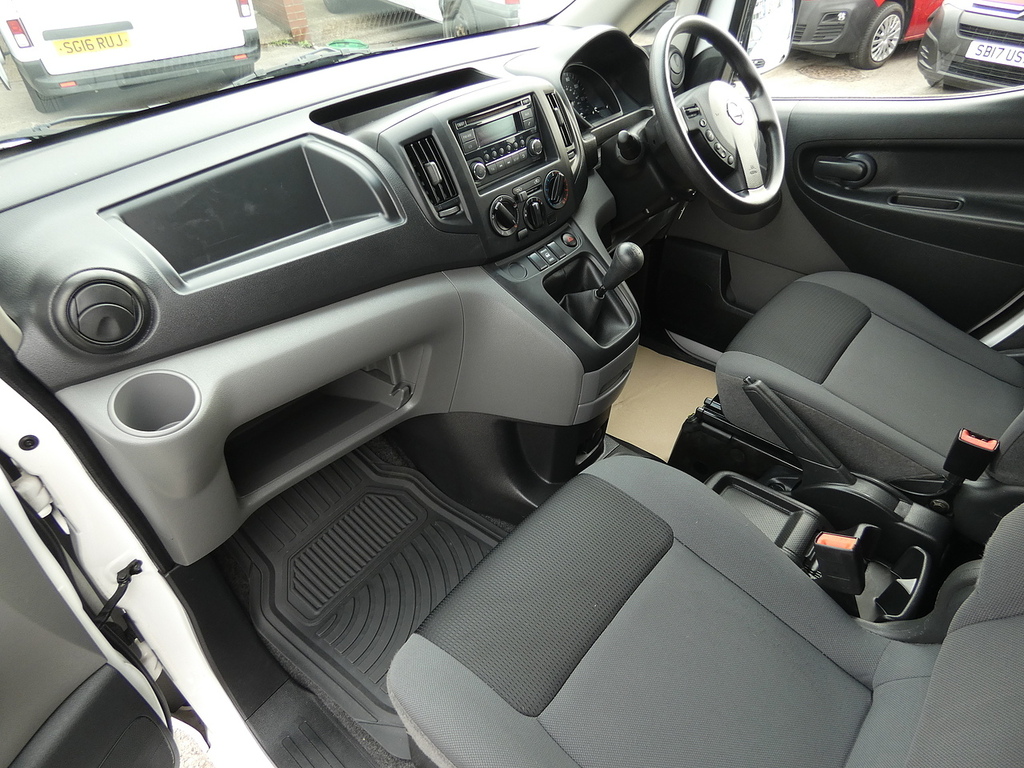 Nissan NV200 Panel Van White #22