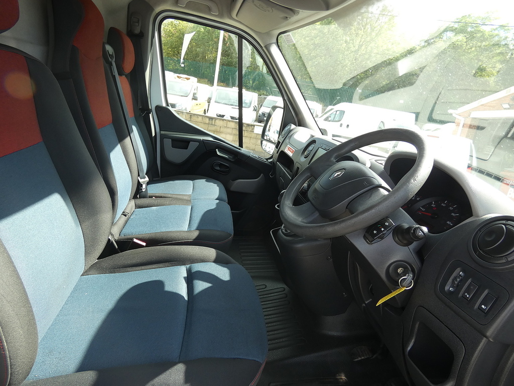 Renault Master 2.3 Dci 35 Business Plus Lwb L3h2 Great Value U52 White