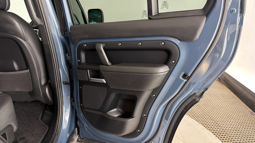 Land Rover Defender V8 Black #37
