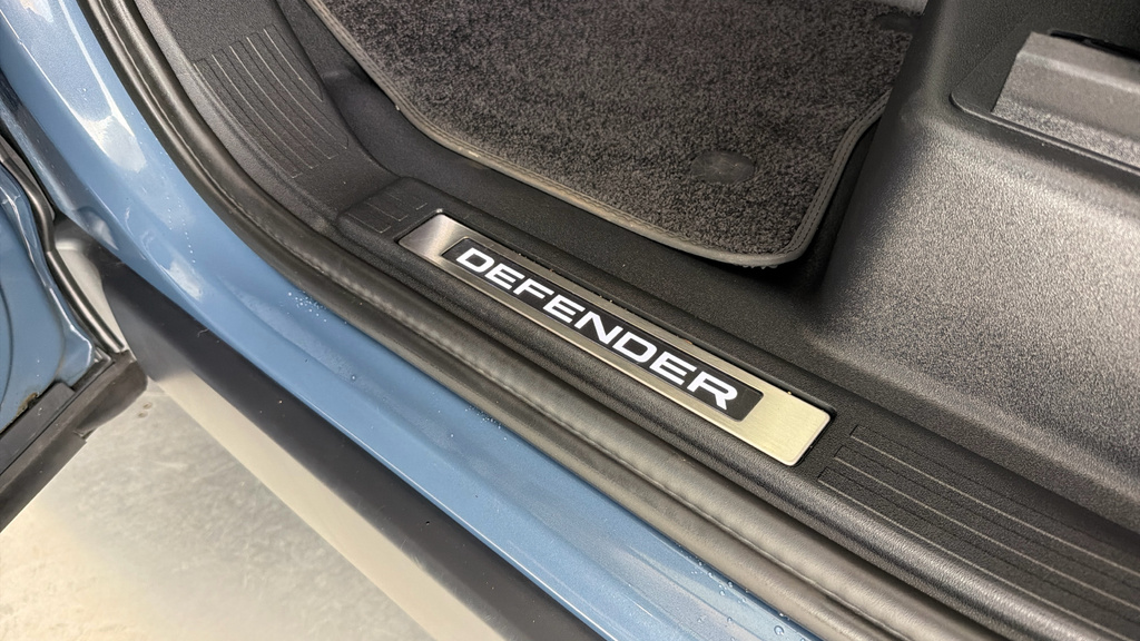 Land Rover Defender V8 Black #29
