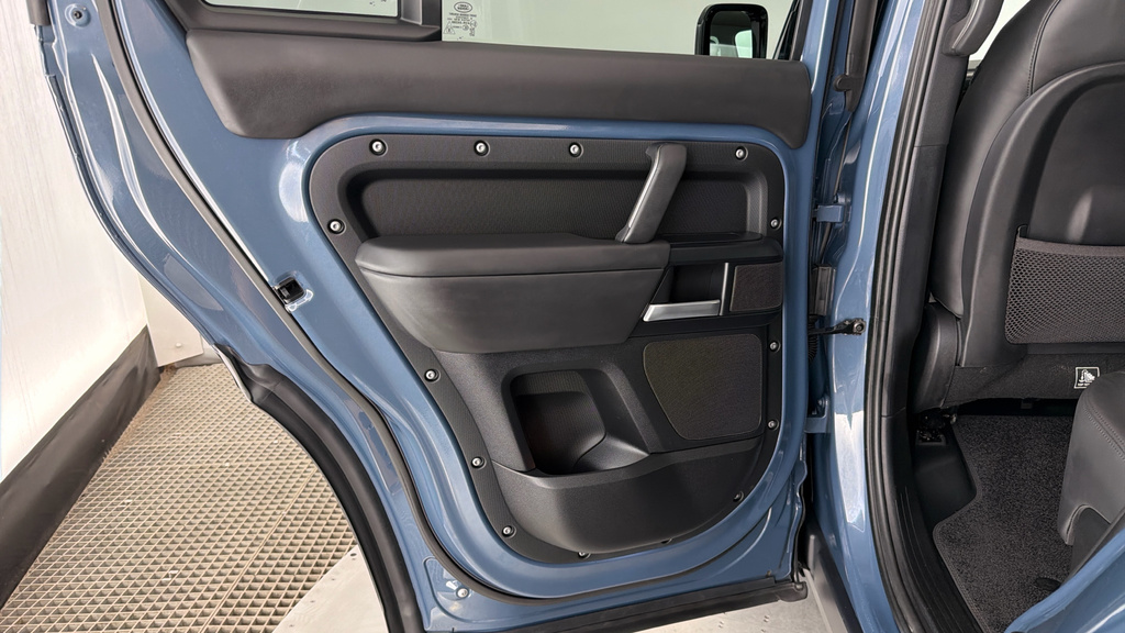 Land Rover Defender V8 Black #31