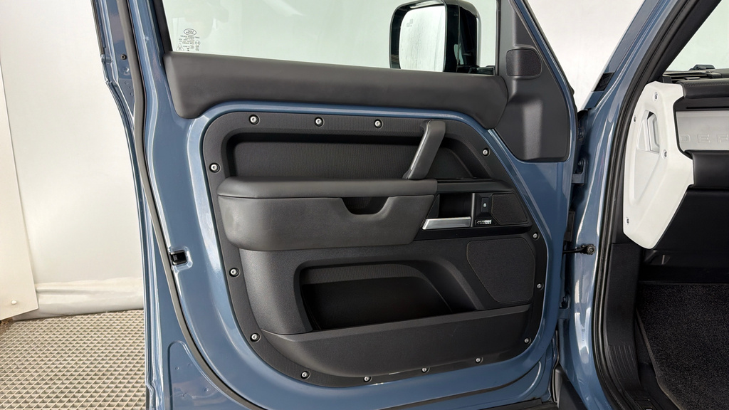 Land Rover Defender V8 Black #27