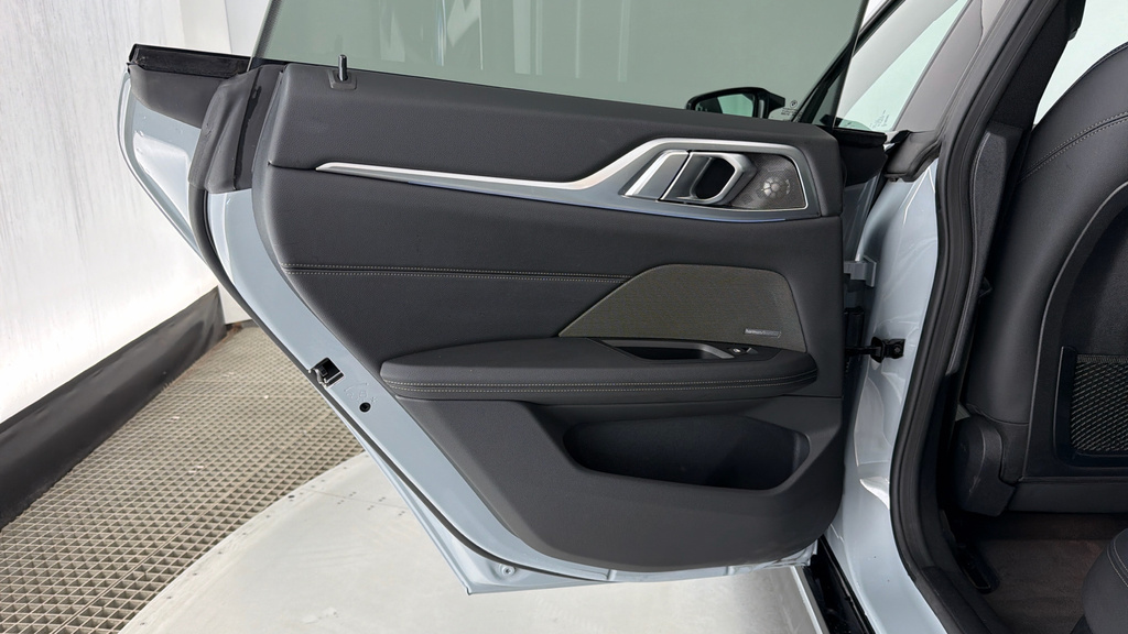 BMW i4 35 70.2Kwh Sport Edrive Green #26