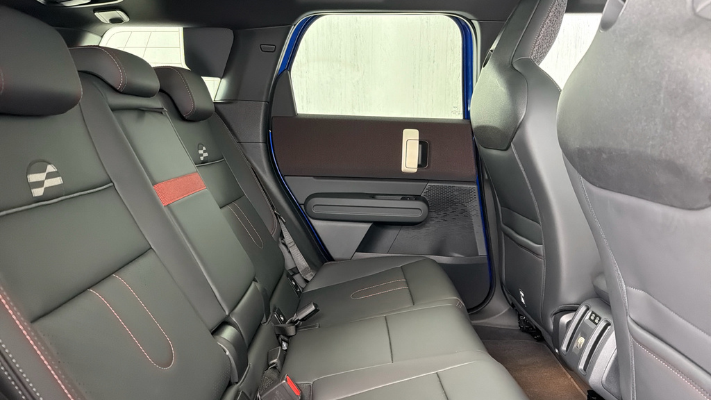 Mini Countryman Electric Black #36