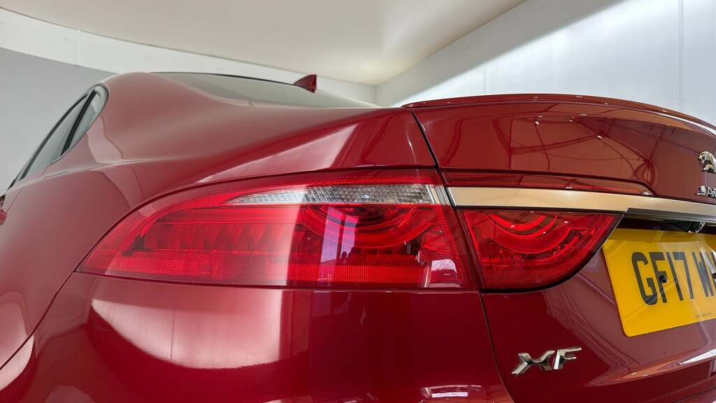 Jaguar XF 2.0 Portfolio 177 Bhp White #19