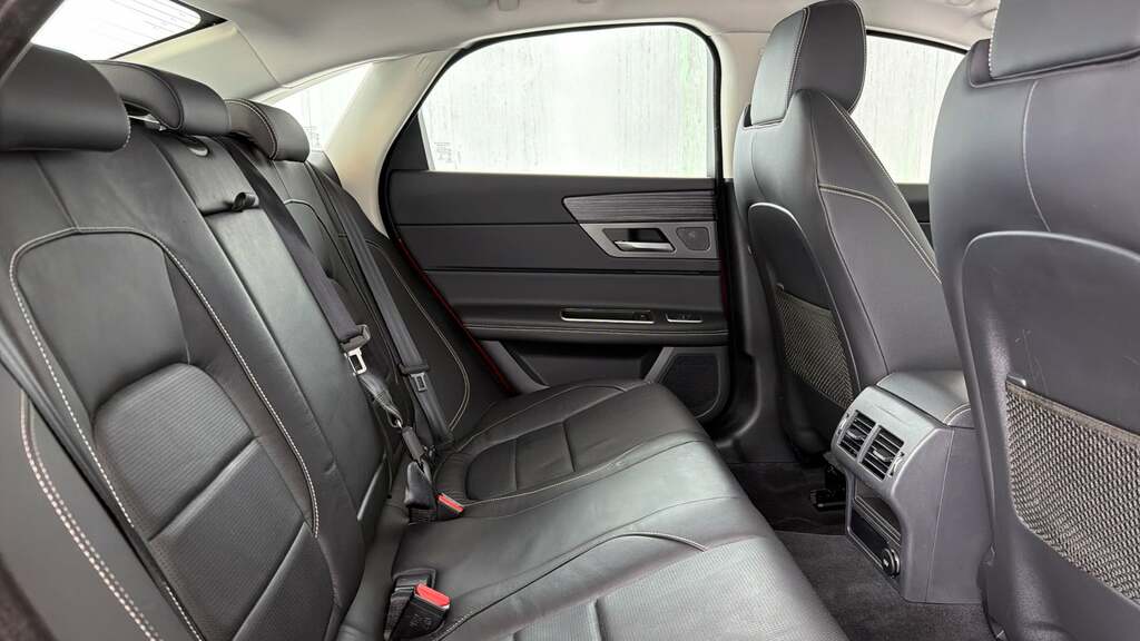 Jaguar XF 2.0 Portfolio 177 Bhp White #20