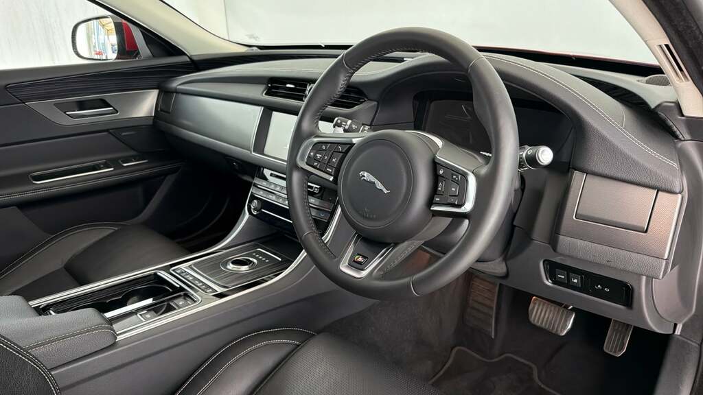 Jaguar XF 2.0 Portfolio 177 Bhp White #21
