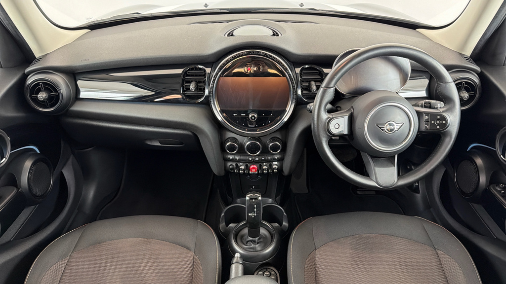 Mini Hatch 1.5 Cooper Classic Hatchback Steptronic Black #4