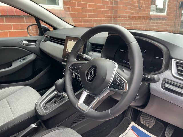 Renault Clio E-tech Evolution Hatchback Grey #3