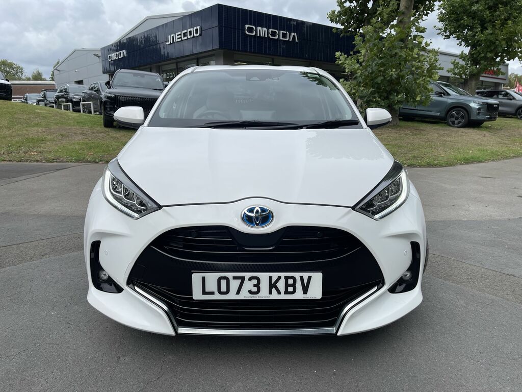 Toyota Yaris Excel LO73KBV White #2