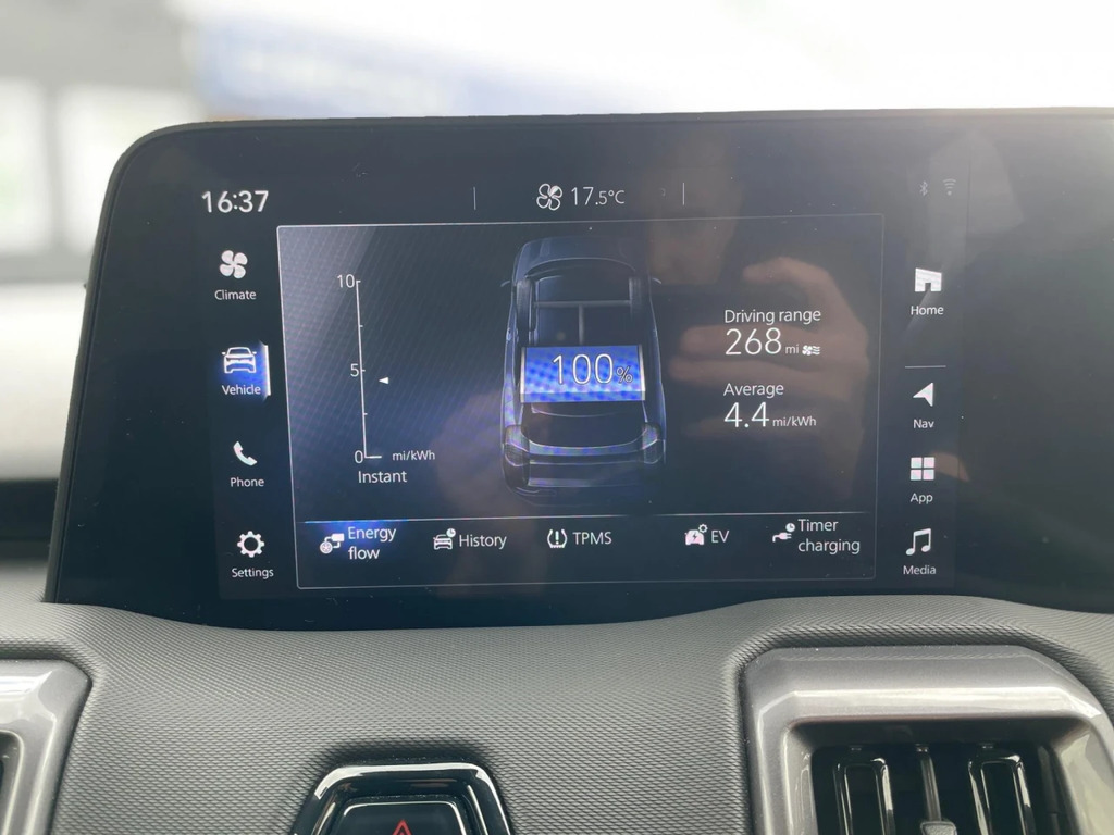 Suzuki Vitara 61Kwh Motion White #4