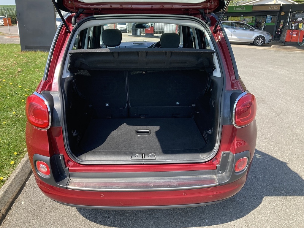 Fiat 500L  Red #19
