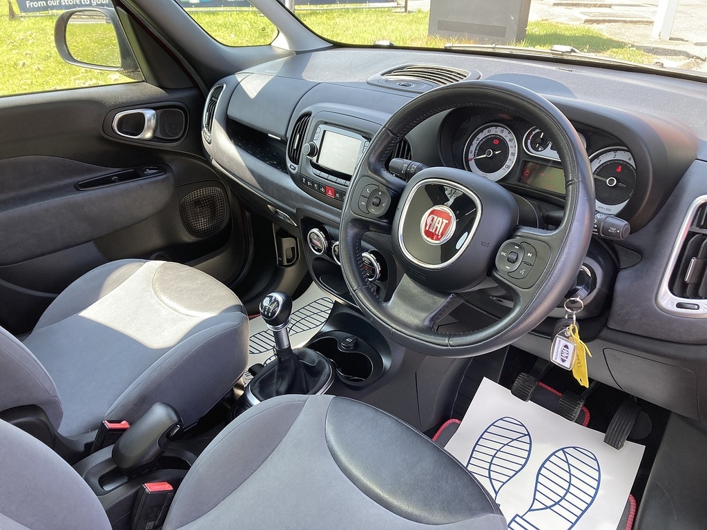 Fiat 500L  Red #9
