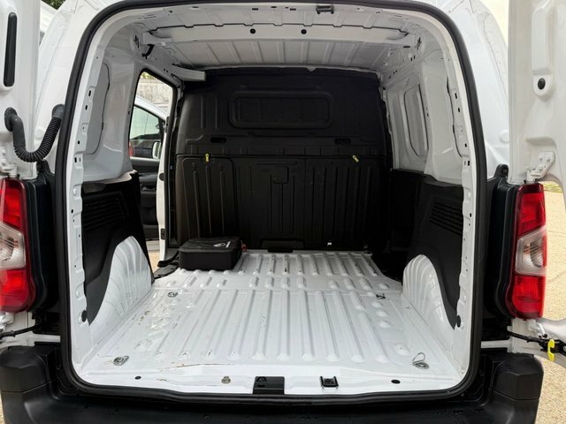 Vauxhall Combo-e Life 50Kwh Prime Panel Van White #4