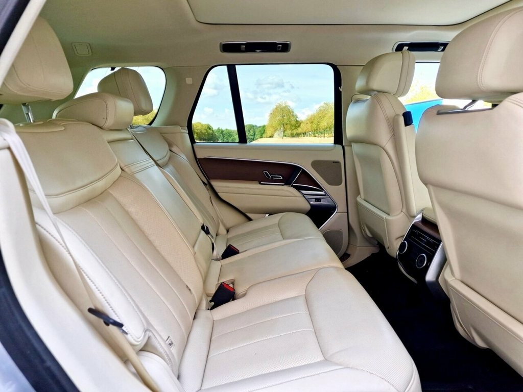 Land Rover Range Rover Automatic Black #38