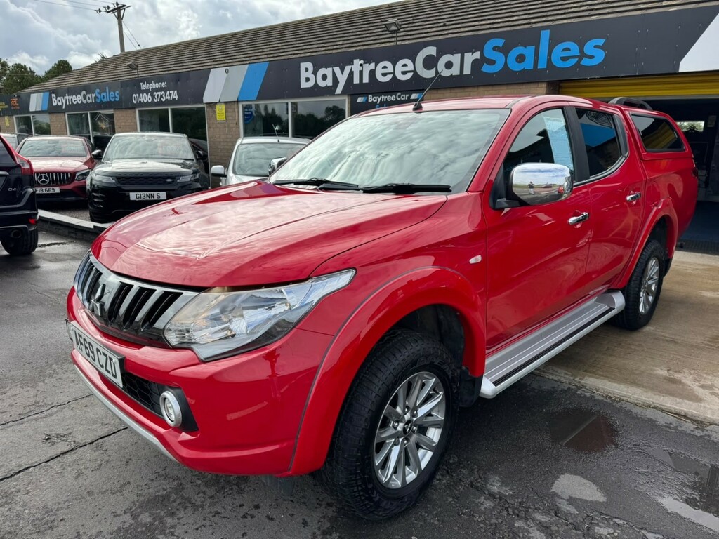 Mitsubishi L200 Pickup 2.4 Di-d Dc Titan 2019 Red
