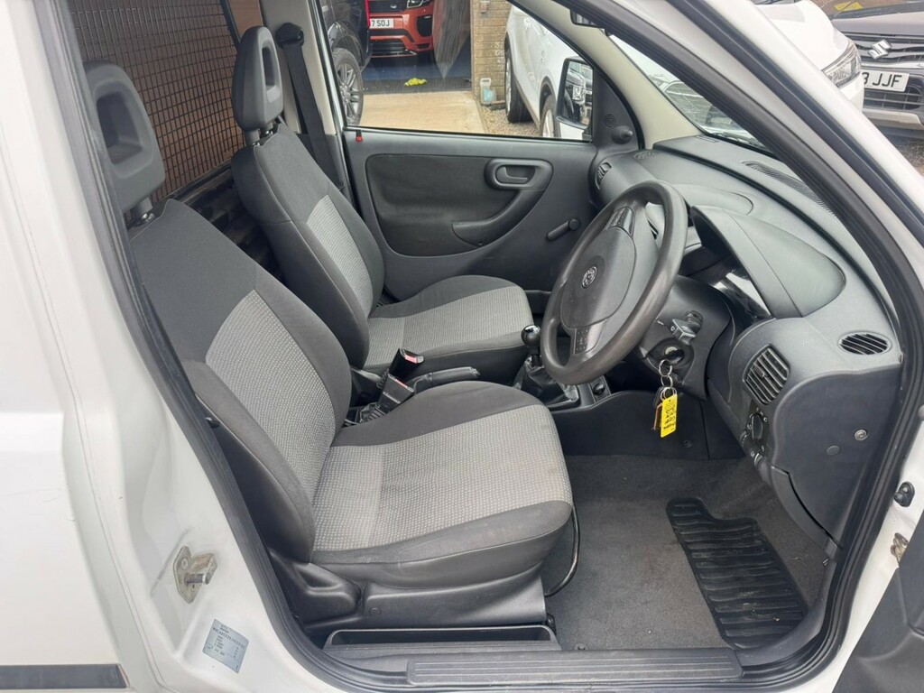 Vauxhall Combo 1.3 Cdti 1700 16V White #4