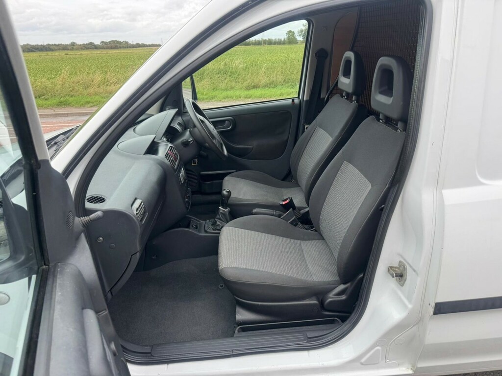 Vauxhall Combo 1.3 Cdti 1700 16V White #5