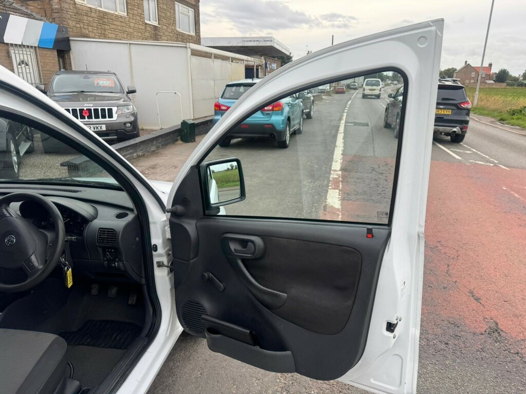 Vauxhall Combo 1.3 Cdti 1700 16V White #6
