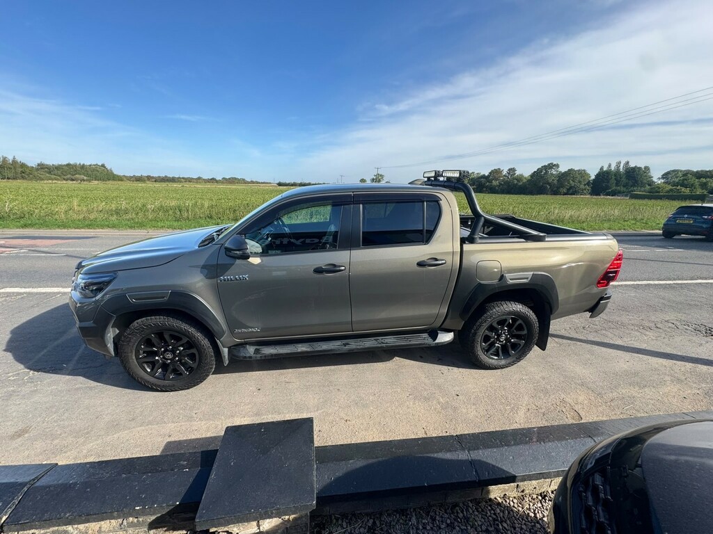 Toyota HILUX Pickup 2.8 D-4d Invincible X 2022 Brown #5