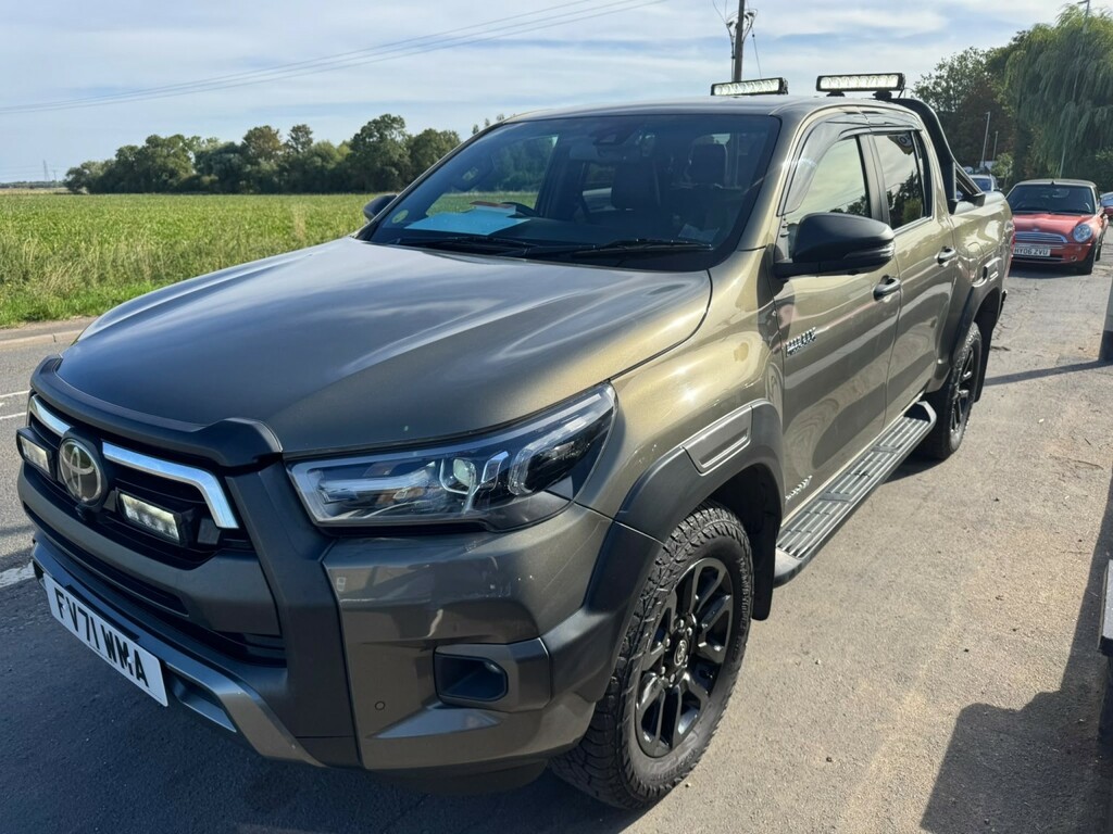 Toyota HILUX Pickup 2.8 D-4d Invincible X 2022 Brown #3