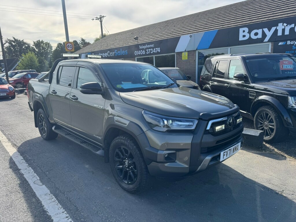 Toyota HILUX Pickup 2.8 D-4d Invincible X 2022 Brown