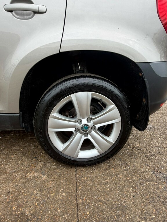 Skoda Yeti 1.2L S Tsi 103 Bhp White #9