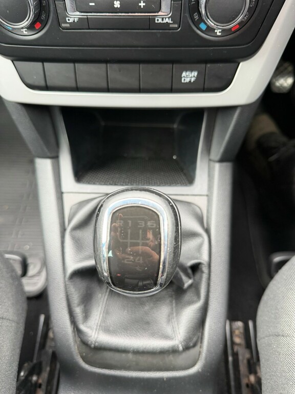 Skoda Yeti 1.2L S Tsi 103 Bhp White #14