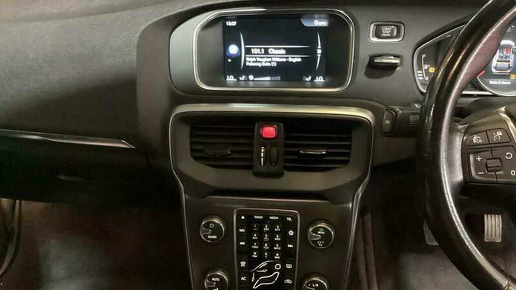 Volvo V40 D2 R Design 2014 White #13