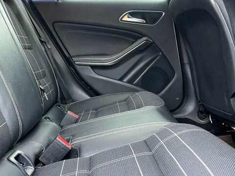 Mercedes-Benz A Class A180 Cdi Blueefficiency Se  #21