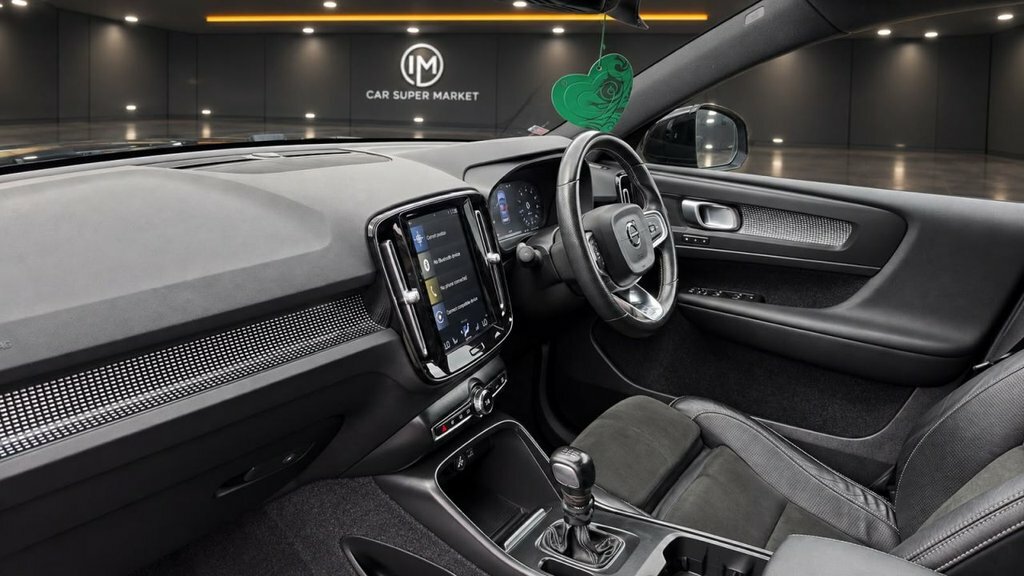Volvo XC40 2.0 B4p R Design Pro Black #14