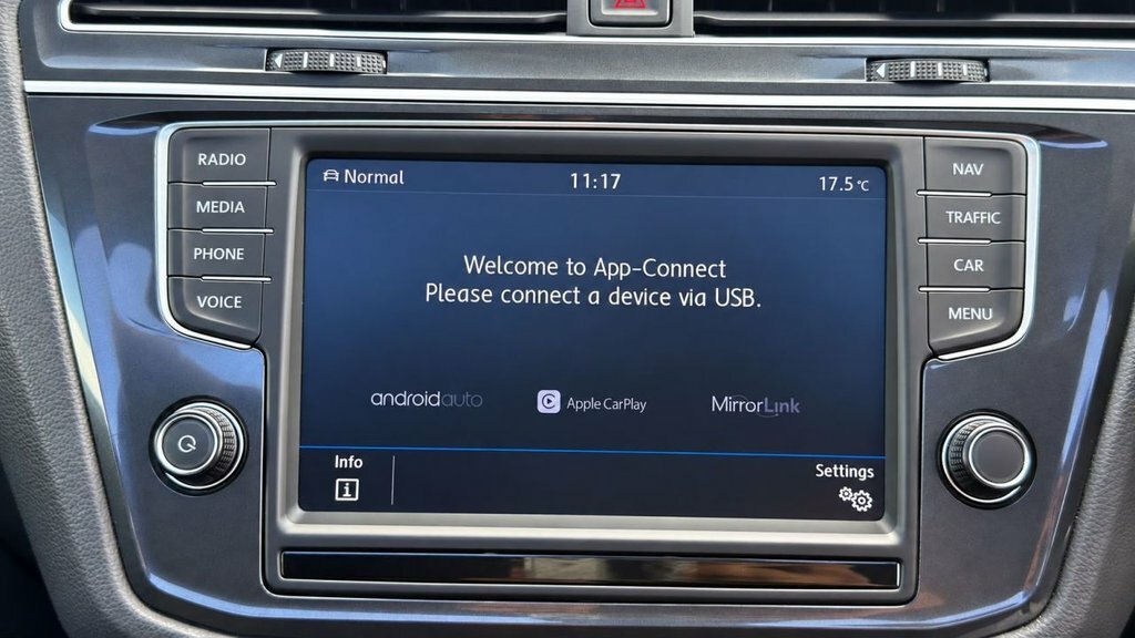 Volkswagen Tiguan Tdi Bluemotion Tech Se Navigation Black #27