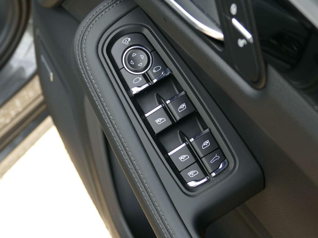 Porsche Macan 3.0 S Pdk 340 Bhp Blue #47