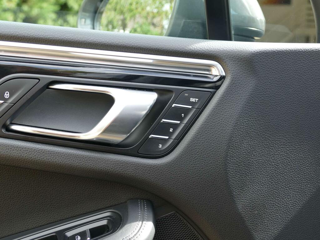 Porsche Macan 3.0 S Pdk 340 Bhp Blue #55