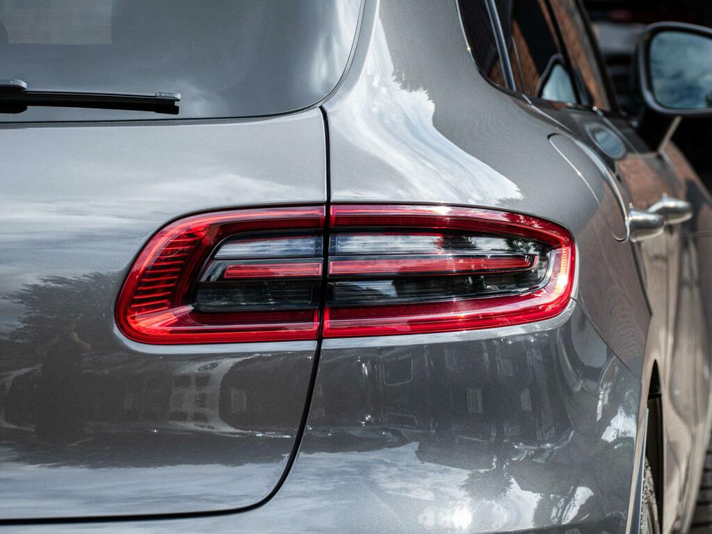 Porsche Macan 3.0 S Pdk 340 Bhp Blue #16