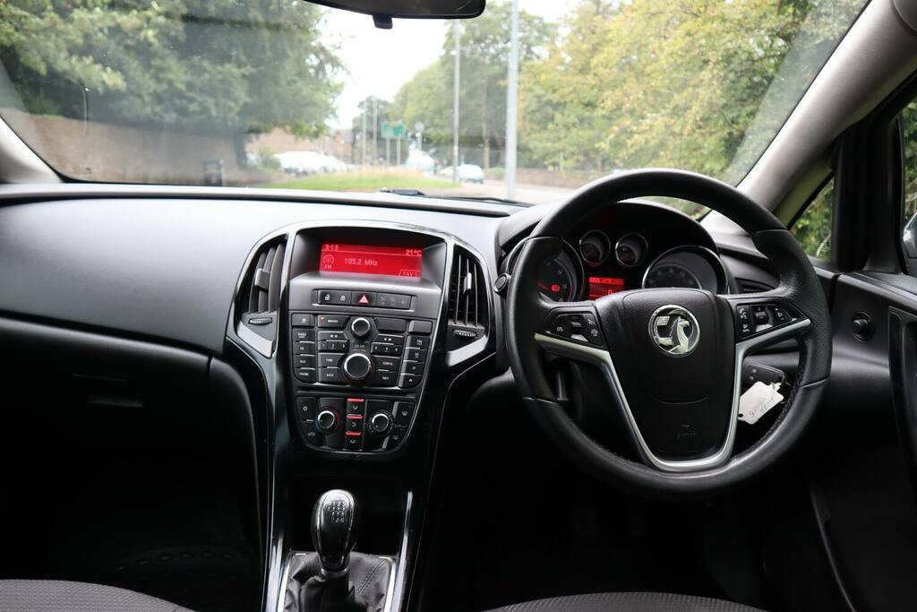 Vauxhall Astra 2.0 Cdti Ecoflex Elite Hatchback White #14