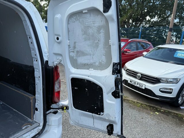 Vauxhall Combo Turbo D 2300 Dynamic 100Ps L2 Lwb With Air Con, Pl White #15
